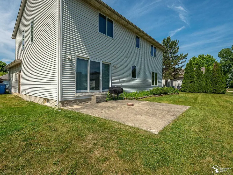 2960 E Country LN, Monroe, MI 48162 - #3