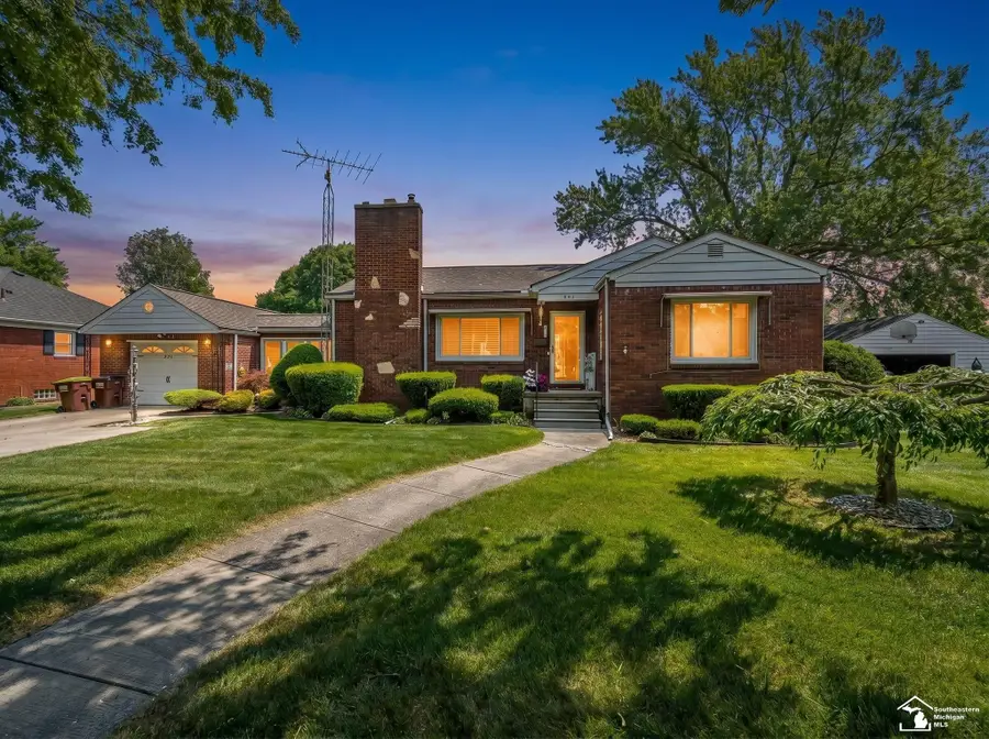 831 Wolverine AVE, Monroe, MI 48161 - #2