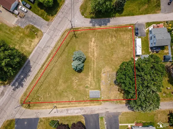 4418 Center 1st ST, LunaPier, MI 48157
