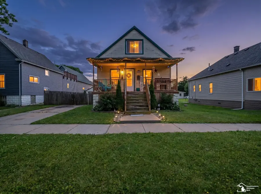 857 Plum ST, Wyandotte, MI 48192 - #2