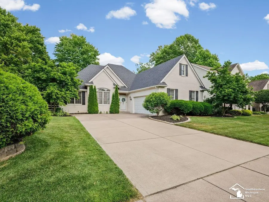 3498 Quail Hollow DR, Lambertville, MI 48144 - #2