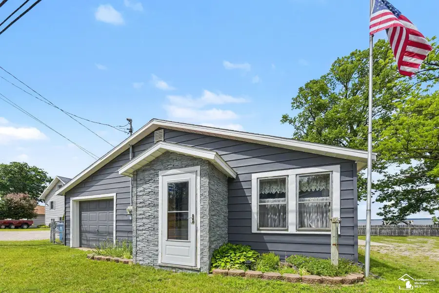 5358 W Houghton Lake DR, Houghton Lake, MI 48629 - #2
