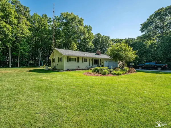 4496 School RD, Temperance, MI 48182