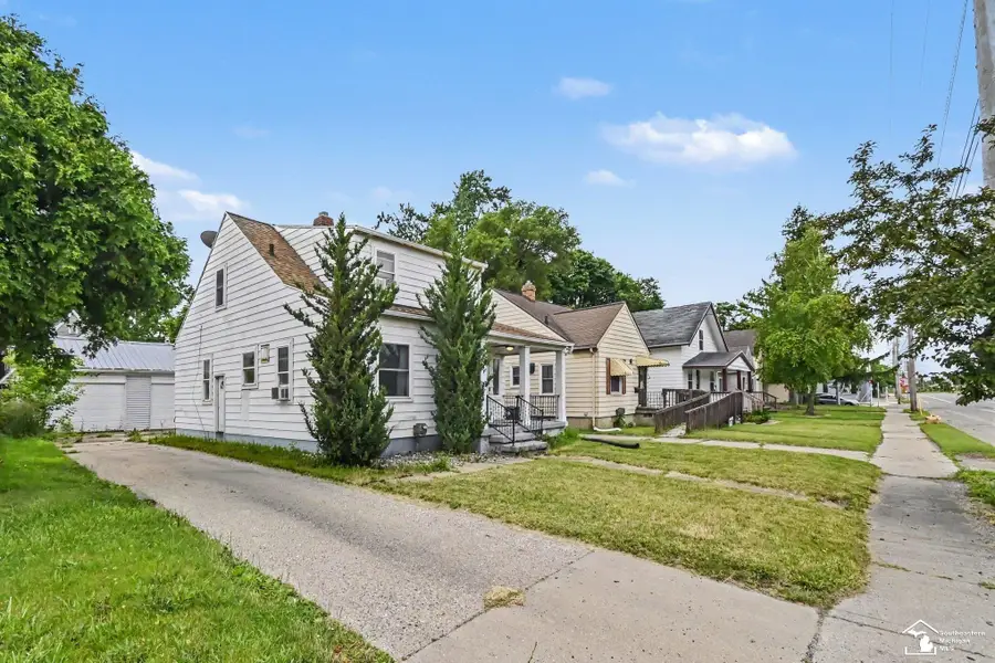 1805 W Saginaw ST, Lansing, MI 48915 - #3