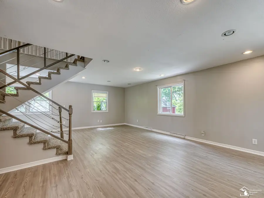 3881 E Stein RD, La Salle, MI 48145 - #3