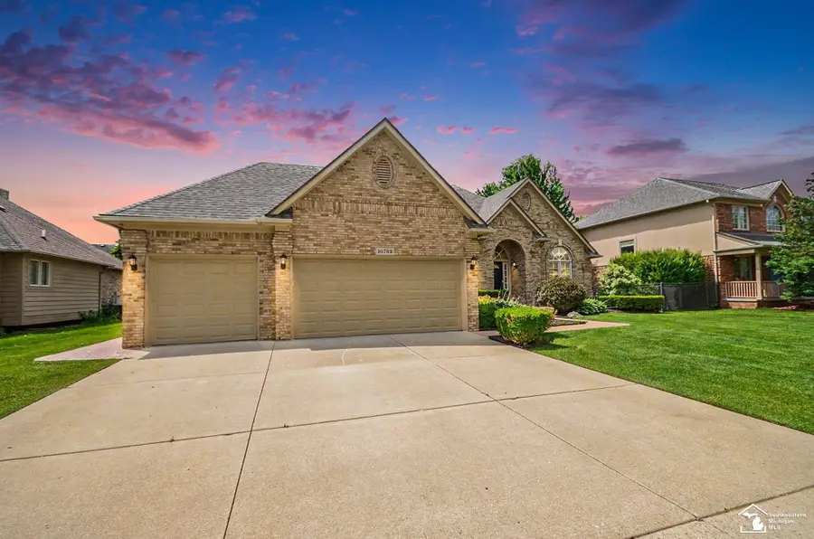 16732 English Garden DR, Macomb, MI 48042 - #2