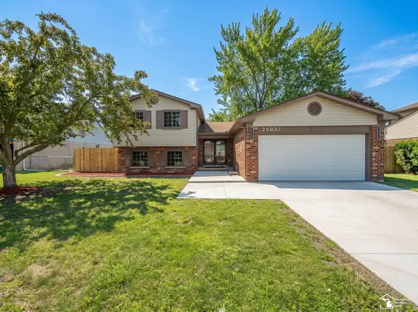 25837 Badger ST, FlatRock, MI 48134