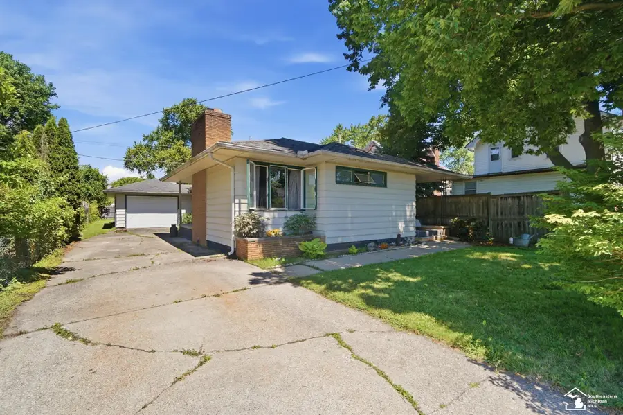 904 Custer ST, Monroe, MI 48161 - #3