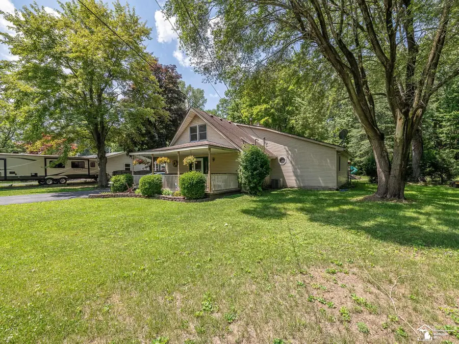 6975 Sarah ST, Temperance, MI 48182 - #2