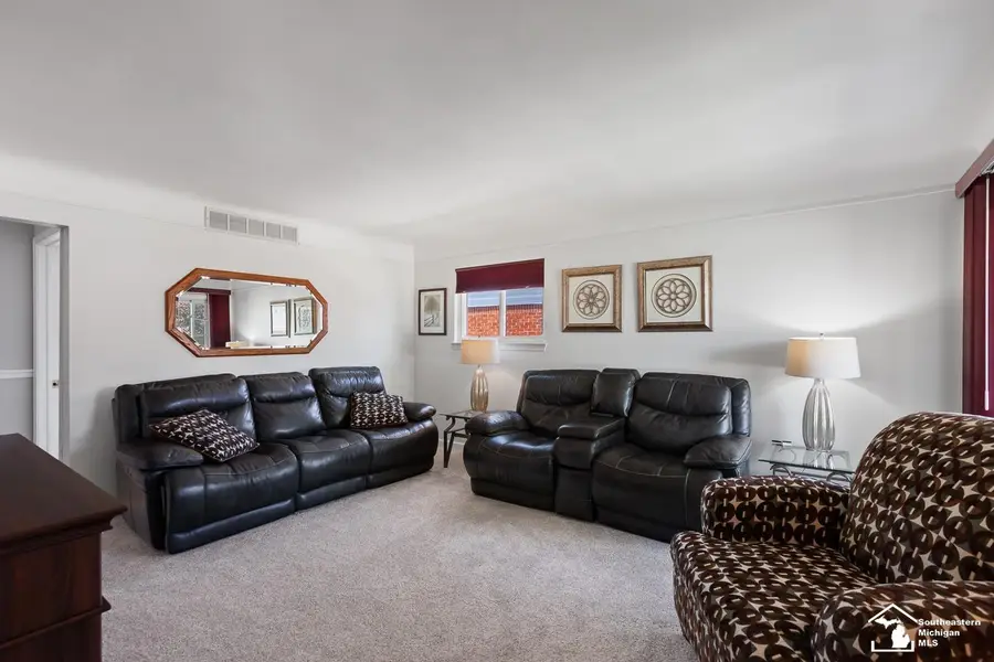 4912 Valley RD, Trenton, MI 48183 - #2