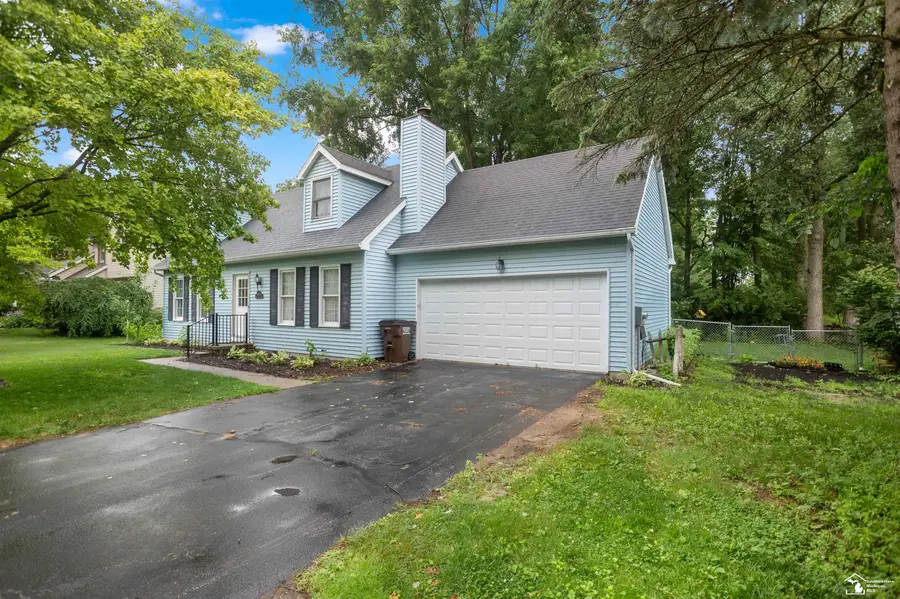 8858 Tanglewood RD, Temperance, MI 48182 - #2