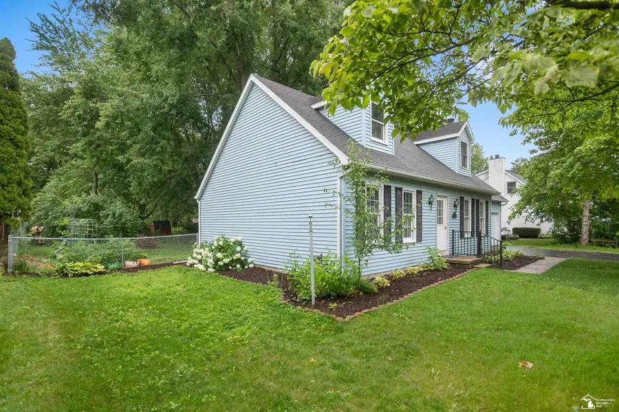 8858 Tanglewood RD, Temperance, MI 48182 - #3