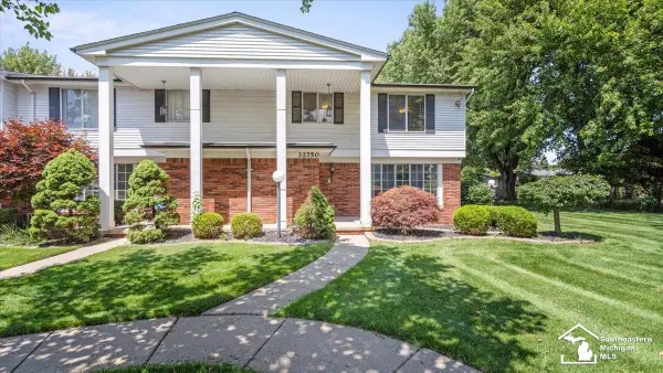 32750 Barclay SQ, Warren, MI 48093