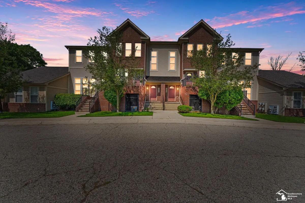 1346 Hillcrest DR, Waterford, MI 48327 - #1