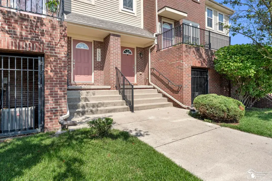 1346 Hillcrest DR, Waterford, MI 48327 - #3