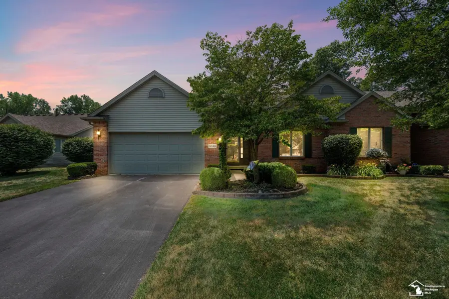 6646 Greenbriar LN, Temperance, MI 48182 - #2