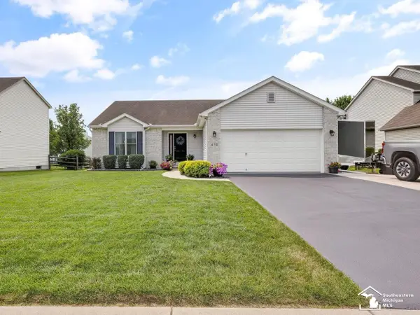 472 Buck LN, Temperance, MI 48182