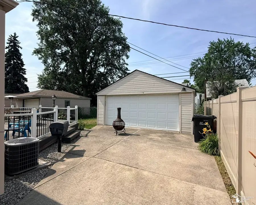 14601 Arlington ST, Allen Park, MI 48101 - #2