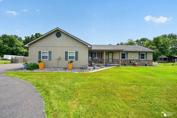 9858 Douglas RD, Temperance, MI 48142