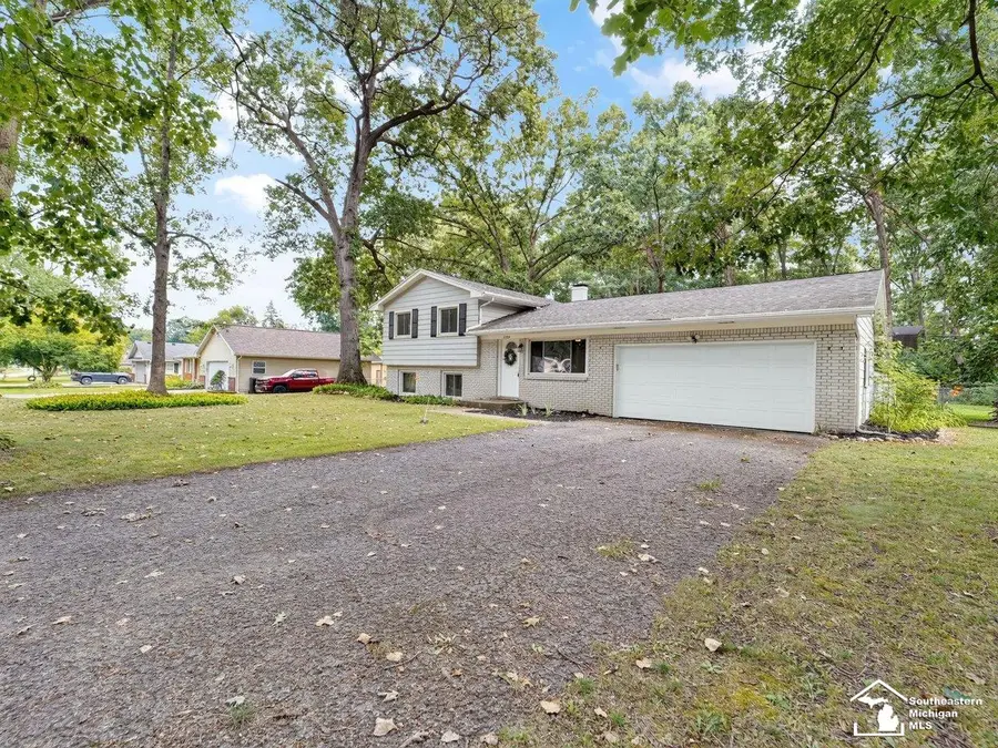 2389 Devonshire ST, Temperance, MI 48182 - #2