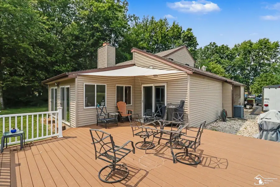 601 W ERIE RD, Temperance, MI 48182 - #2