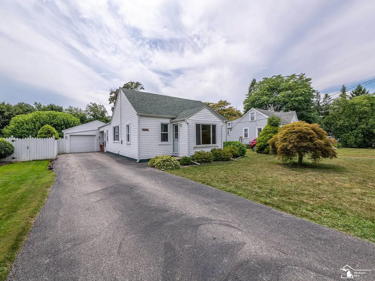 6243 Dallas RD, Monroe, MI 48161 - #1