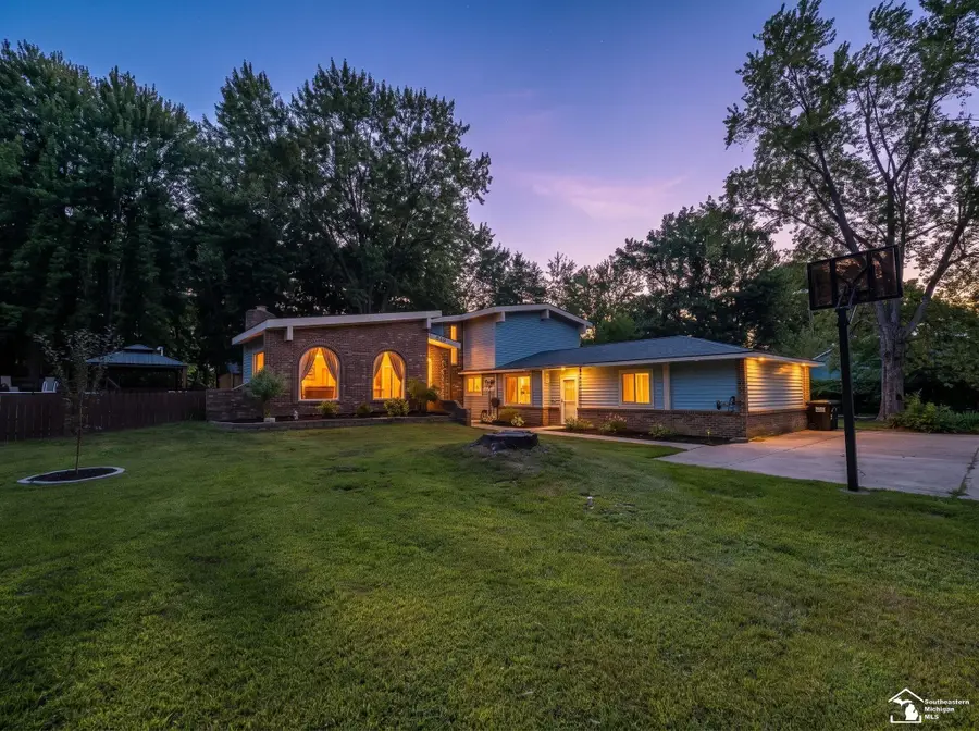 6849 Fortuna DR, Temperance, MI 48182 - #2