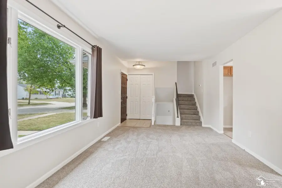 625 John Rolfe DR, Monroe, MI 48162 - #2