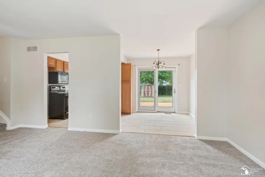 625 John Rolfe DR, Monroe, MI 48162 - #3