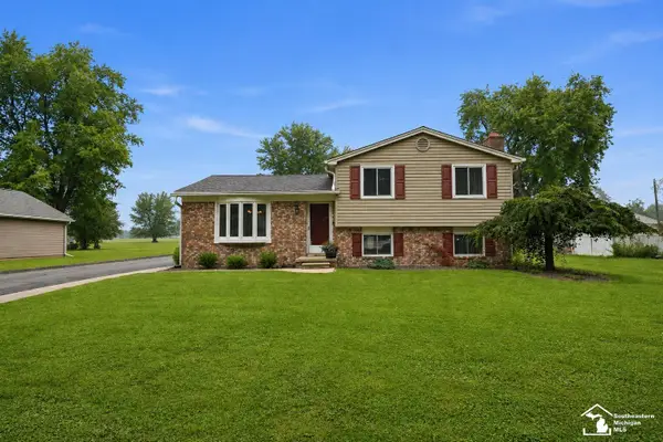 33429 Ludwig DR, Rockwood, MI 48173