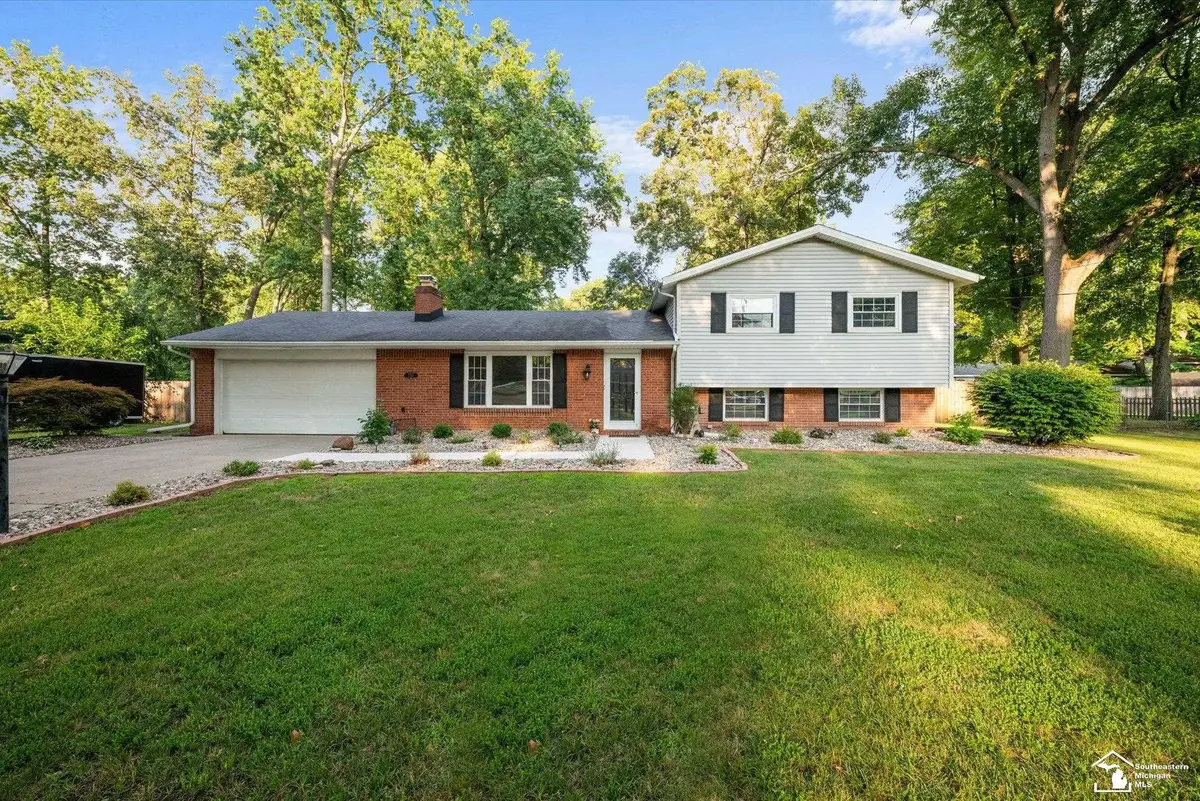 7710 Fir DR, Temperance, MI 48182 - #1