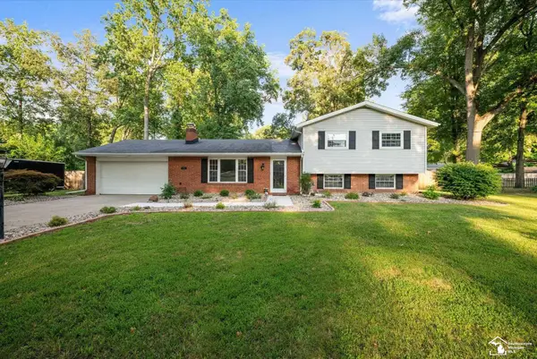 7710 Fir DR, Temperance, MI 48182
