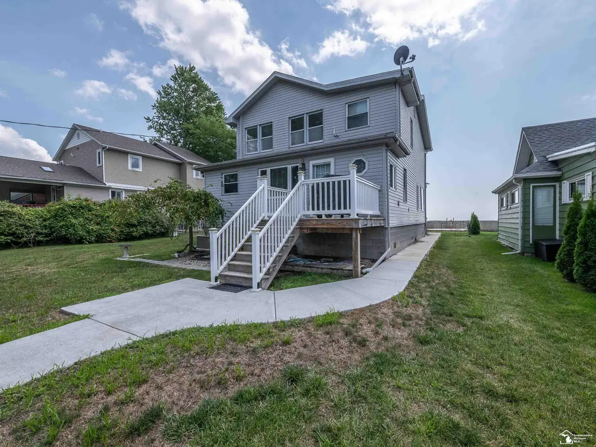 2912 Lakeshore DR, Monroe, MI 48162 - #1