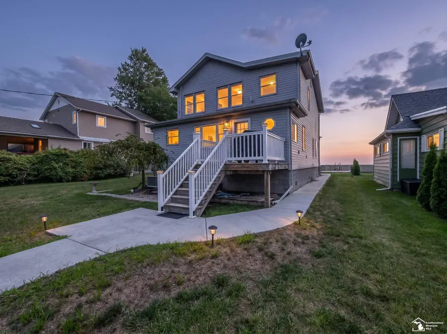 2912 Lakeshore DR, Monroe, MI 48162 - #2
