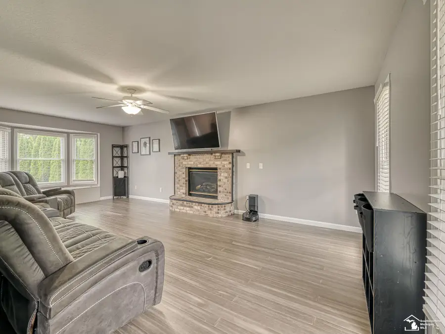 8141 Michelle LN, Lambertville, MI 48144 - #3