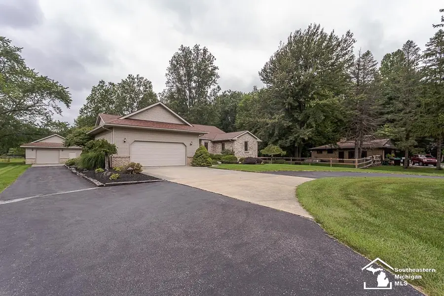 6277 Secor RD, Lambertville, MI 48144 - #2