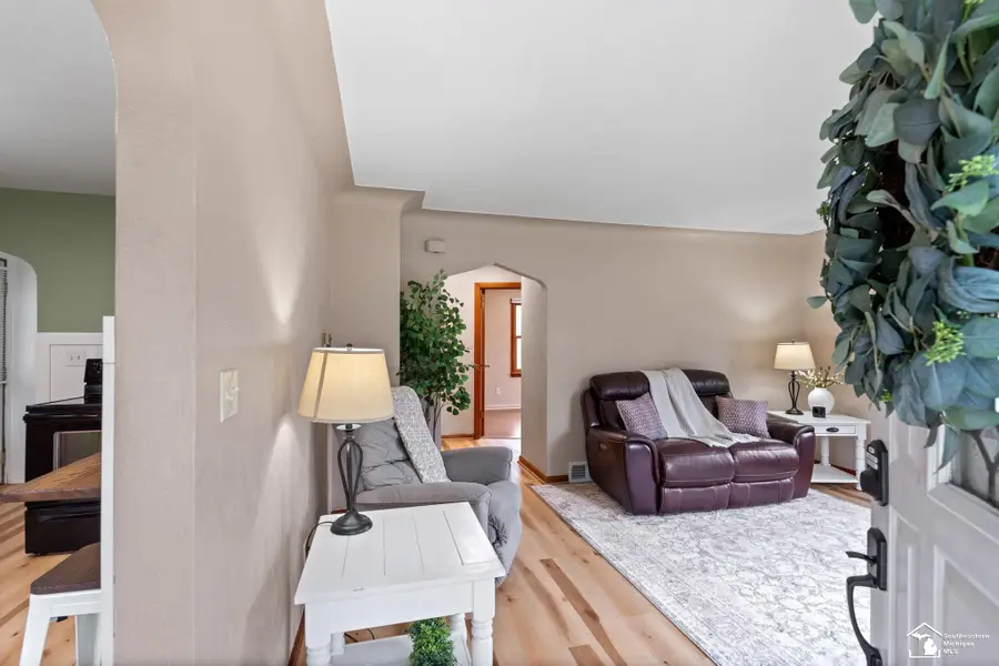 3412 Butternut ST, Lambertville, MI 48144 - #2