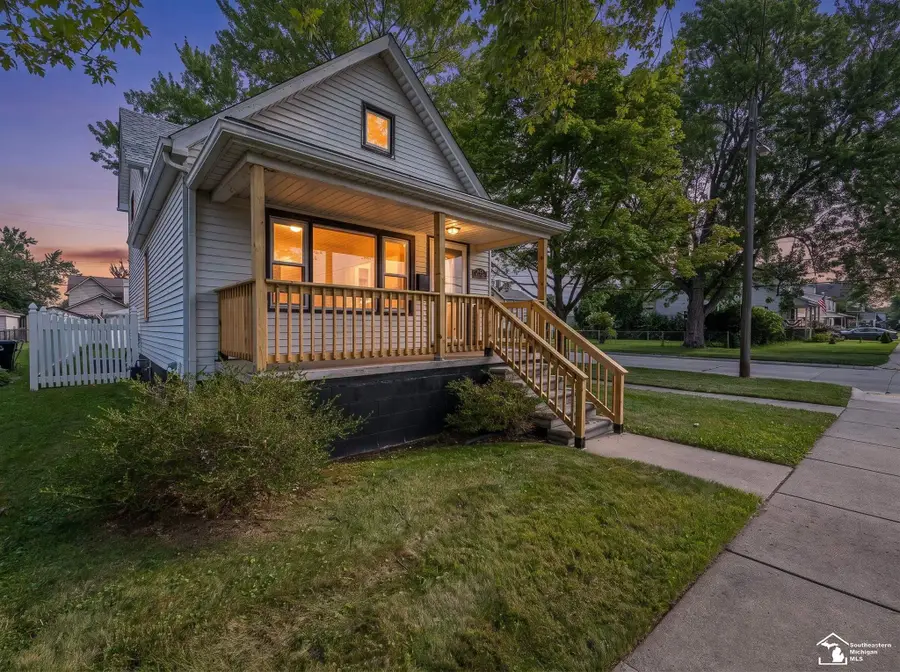 1202 Maple ST, Wyandotte, MI 48192 - #2