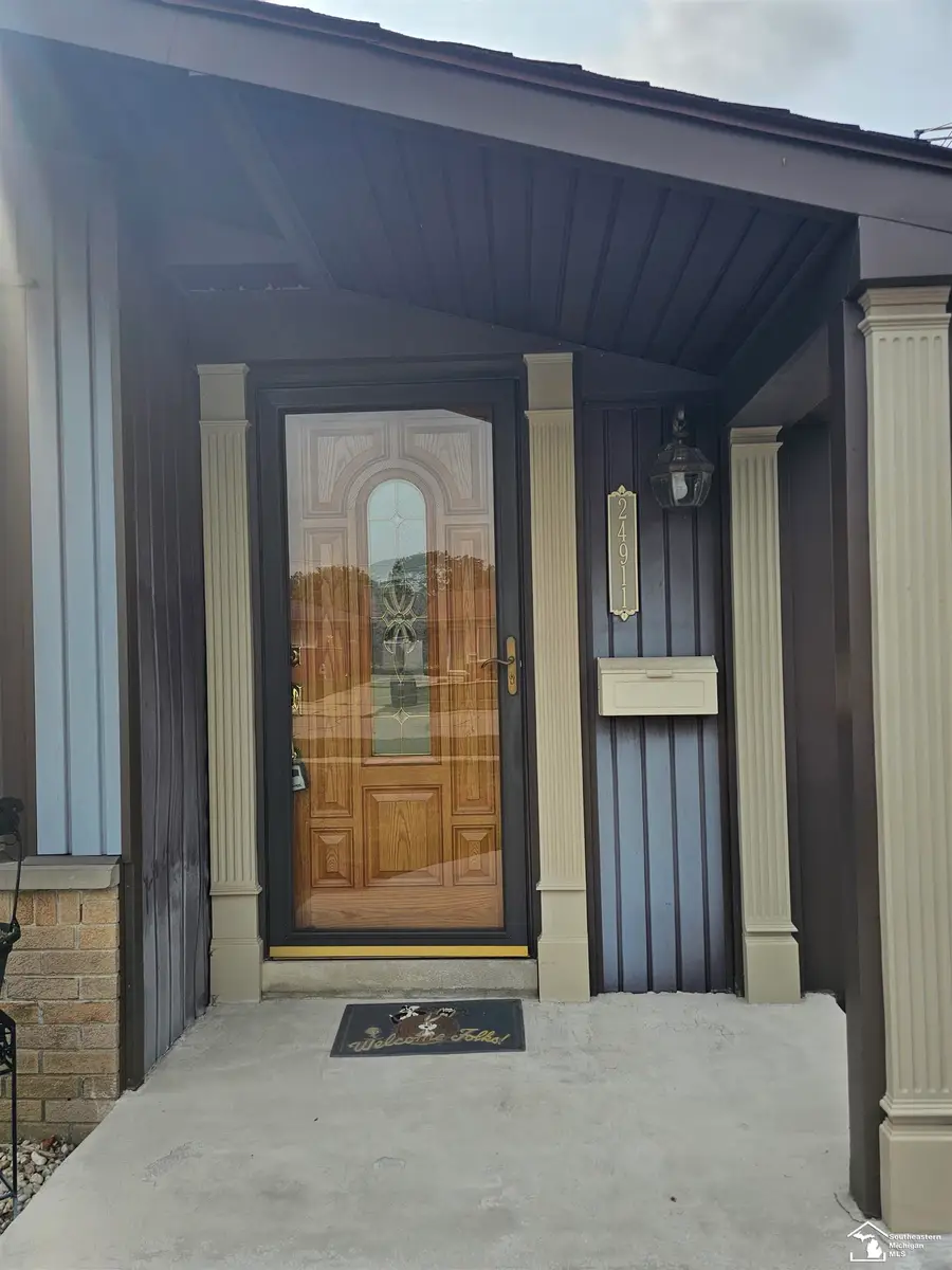 24911 Ward ST, Taylor, MI 48180 - #3