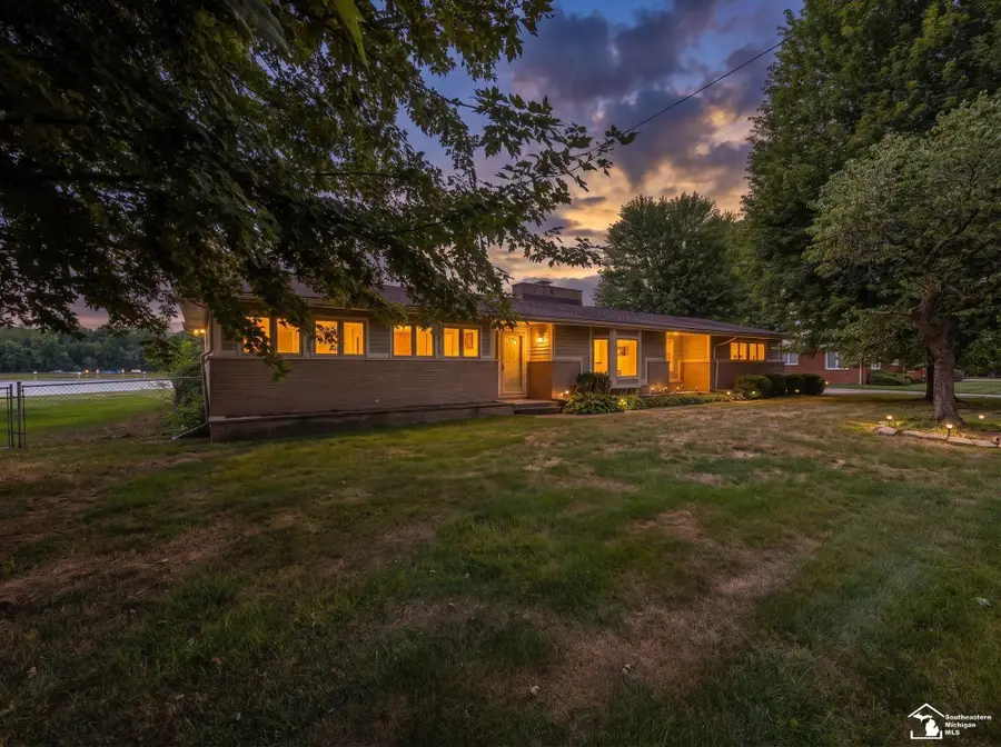 26995 James AVE, Flat Rock, MI 48134 - #2