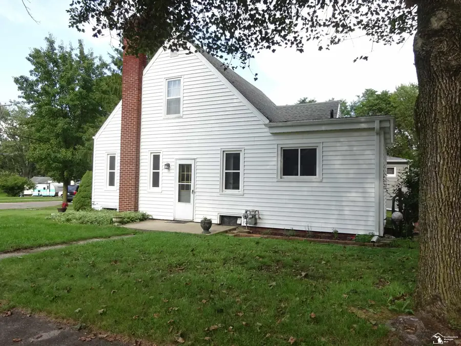 96 Westwood ST, Hillsdale, MI 49242 - #2