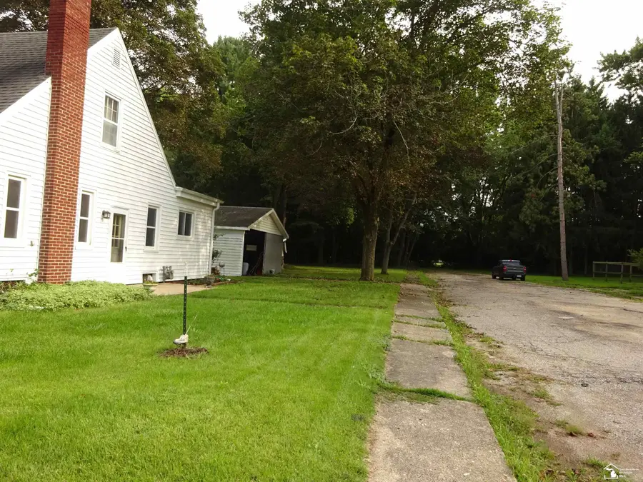 96 Westwood ST, Hillsdale, MI 49242 - #3
