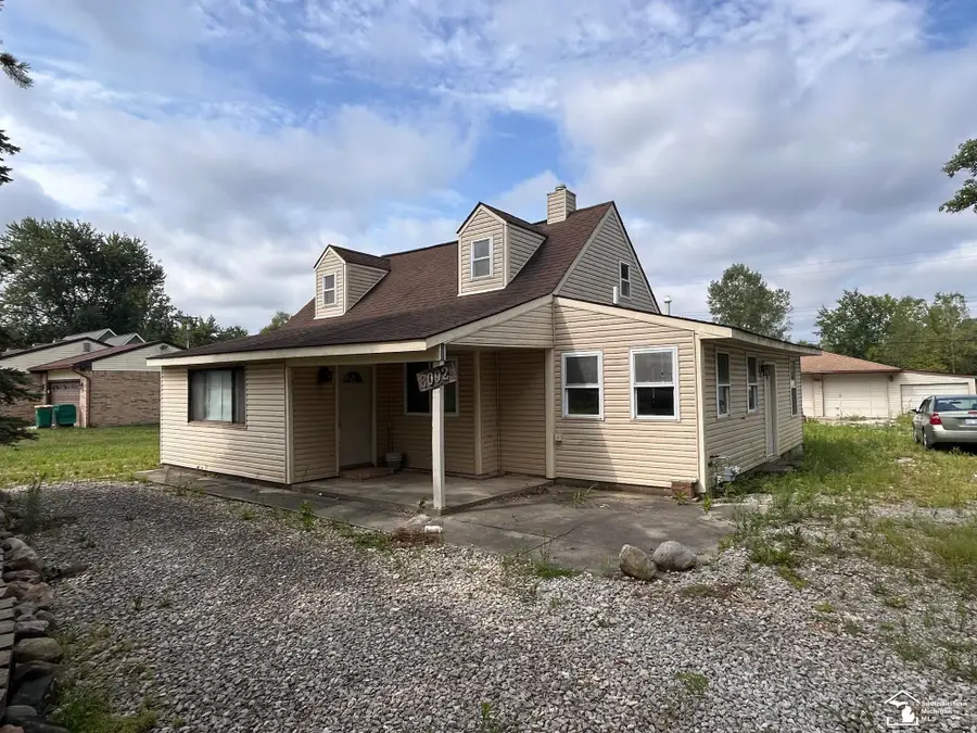 8092 Marlowe AVE, Belleville, MI 48111 - #2