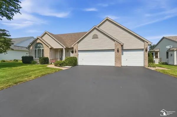 2572 Chapel Creek DR, Lambertville, MI 48144