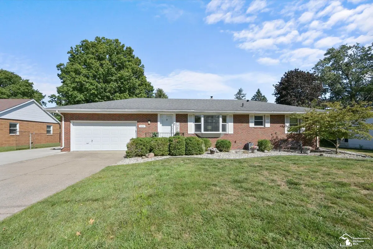 9032 Lawrence DR, Temperance, MI 48182 - #1