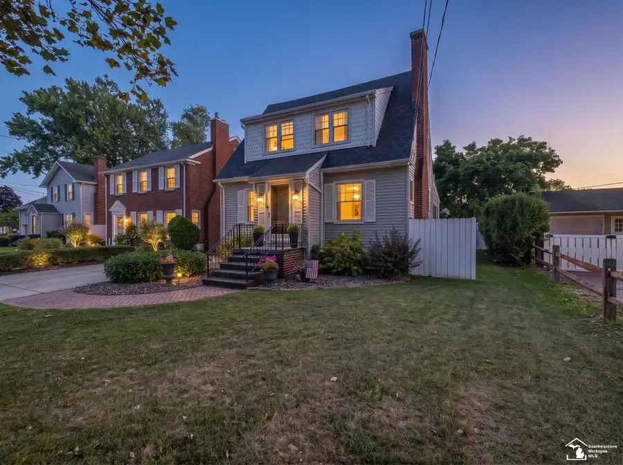 5935 Elmwood ST, Monroe, MI 48161 - #2