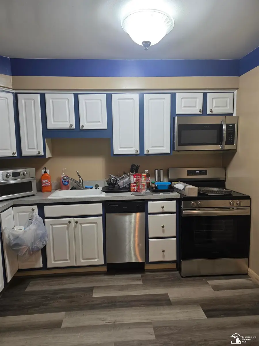 16034 Holz DR, Southgate, MI 48195 - #3