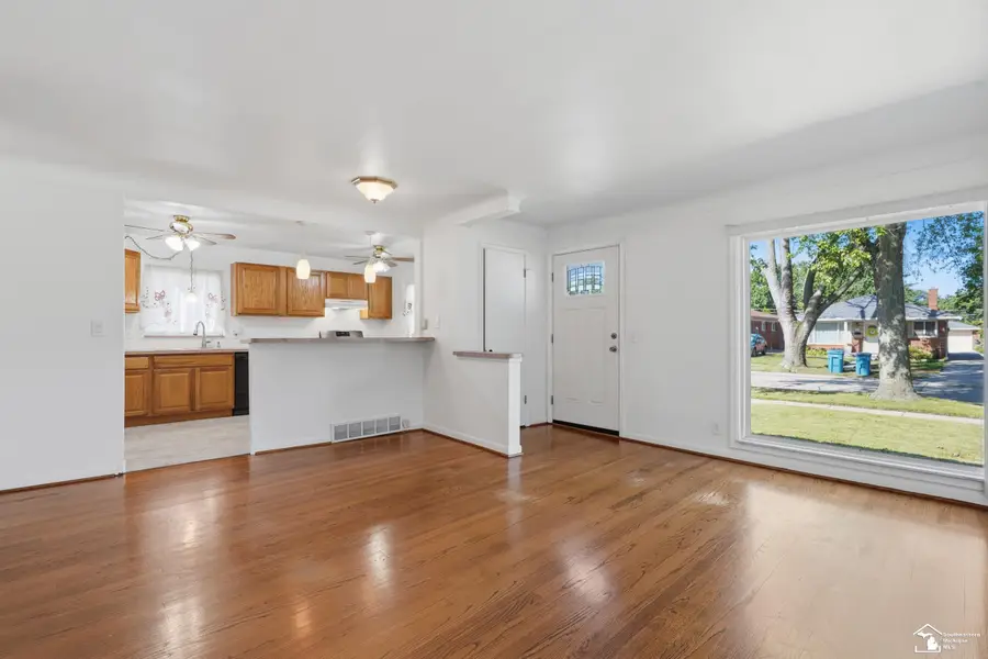 3913 Vassar ST, Dearborn Heights, MI 48125 - #3