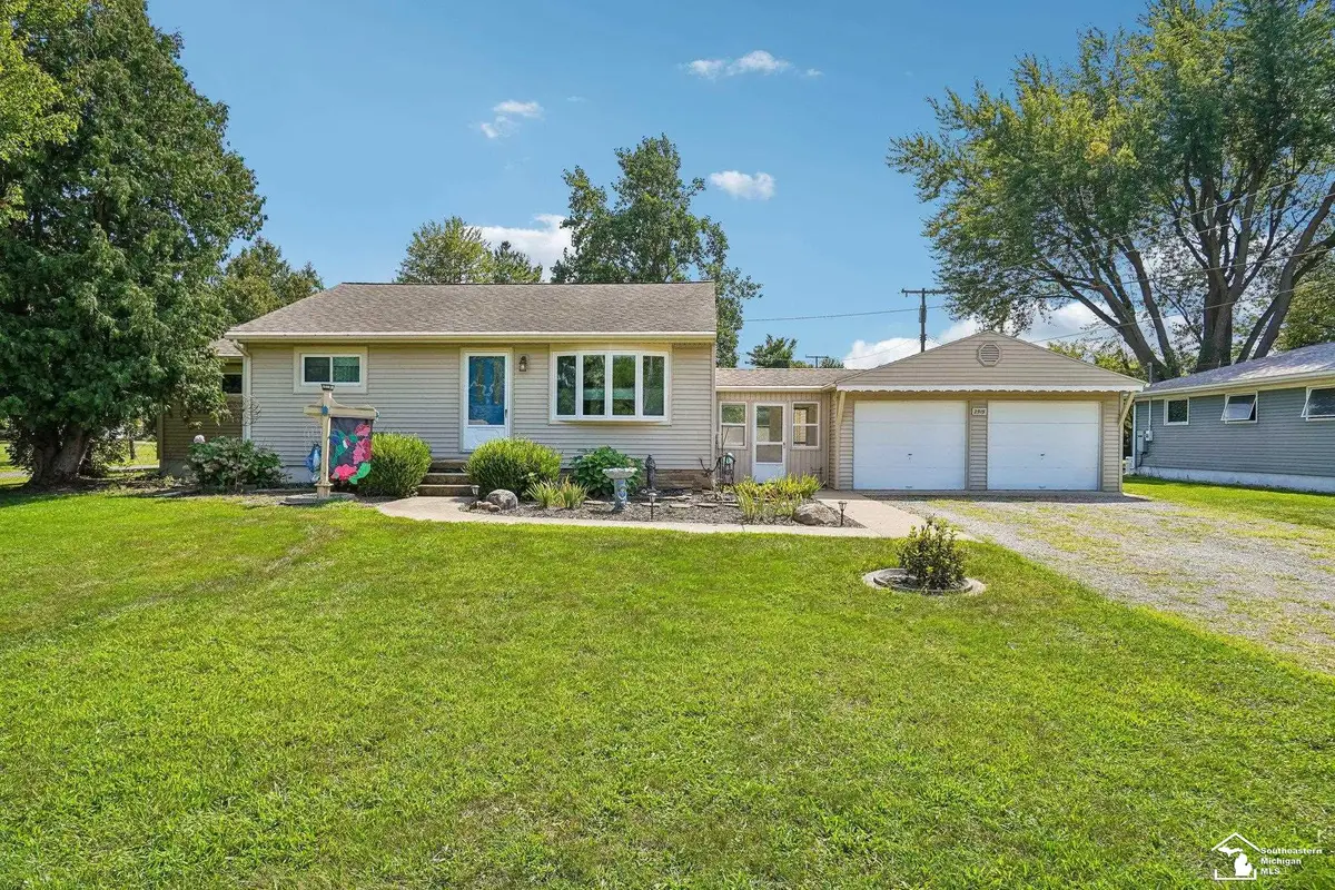 2915 Toben RD, Carleton, MI 48117 - #1