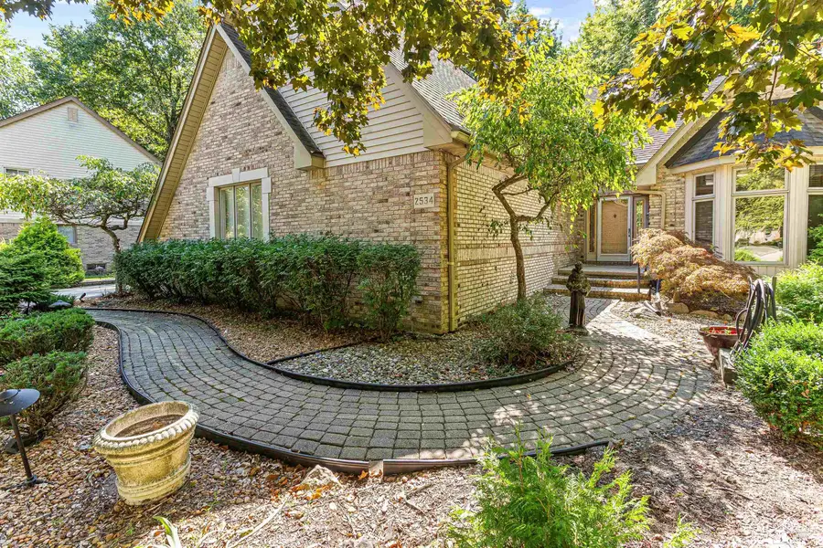 2534 Farmdale DR, Sterling Heights, MI 48314 - #2